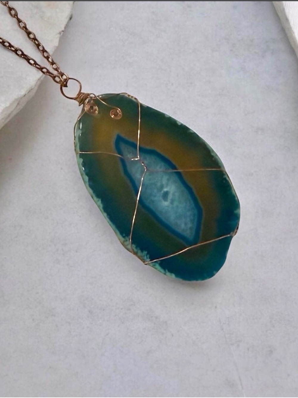 Sliced Agate Pendant Necklace NWT